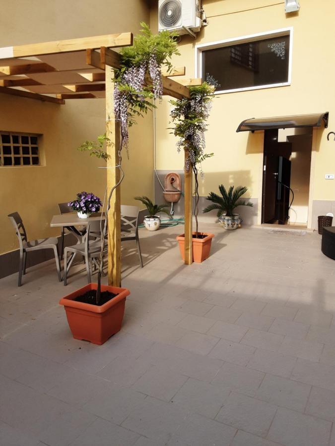 Dimora Normanna Bed & Breakfast Aversa Exterior photo